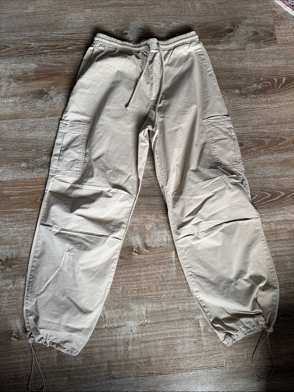 Zara Men's Cargo Pants in Light Beige. NEW, never worn. No tags.